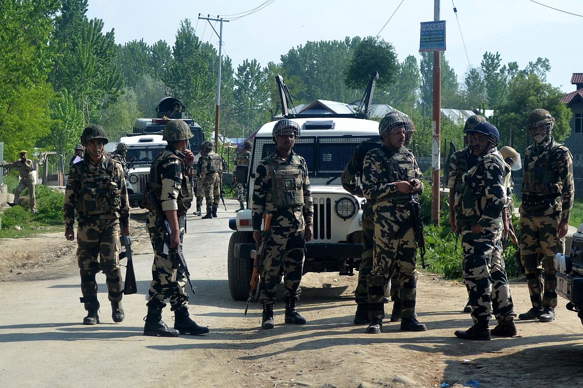 Civilian, cop injured as terrorists toss grenade at security forces in Srinagar