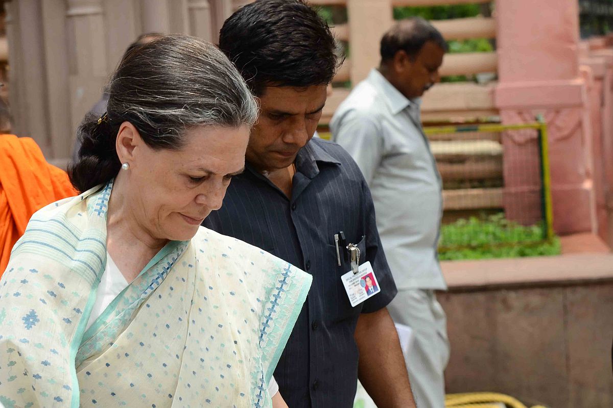 Sonia Gandhi meets DK Shivakumar at Tihar Jail ahead of bail plea hearing today