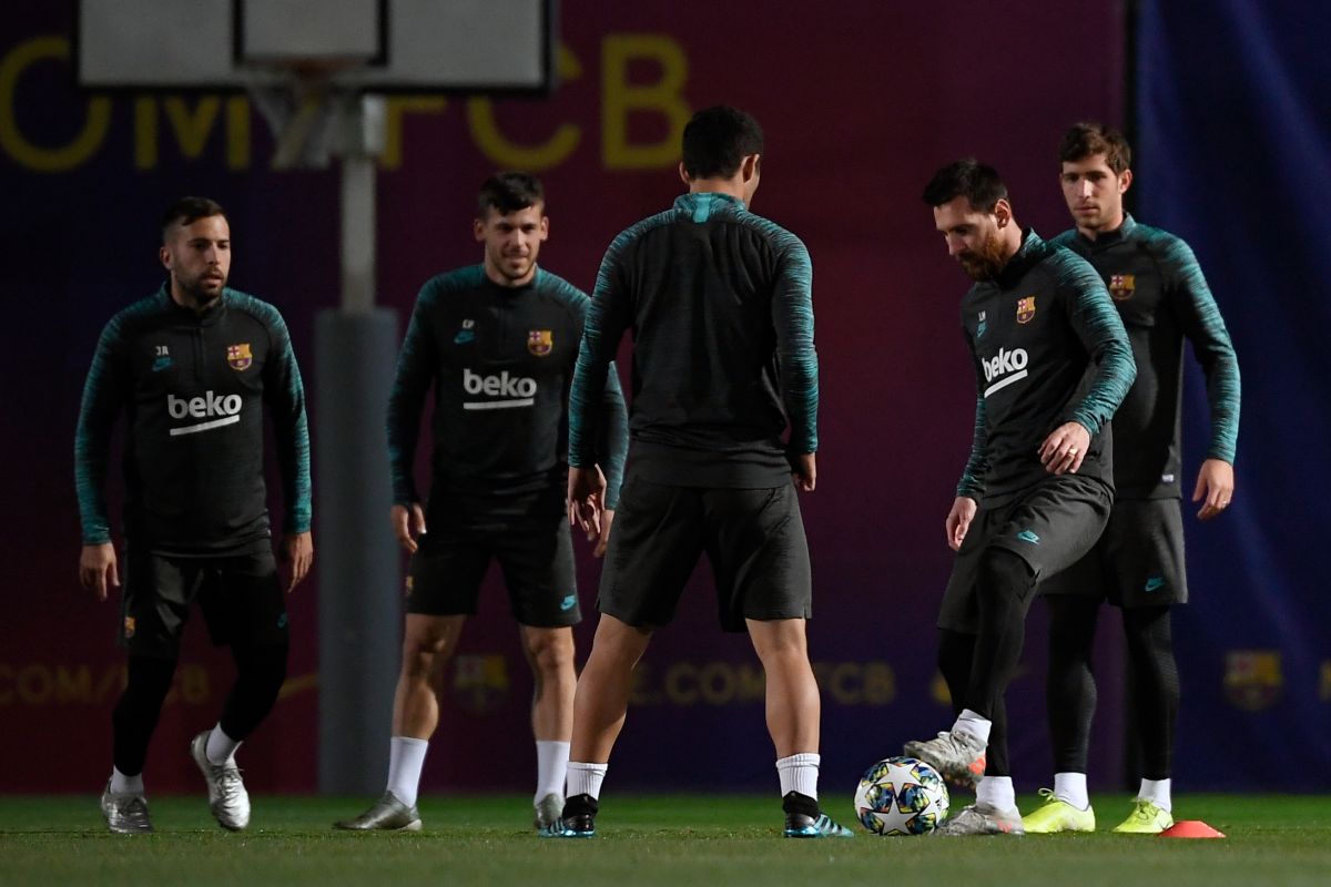 Barcelona, Spain. 5th Nov, 2019. SK Slavia Praha team group line