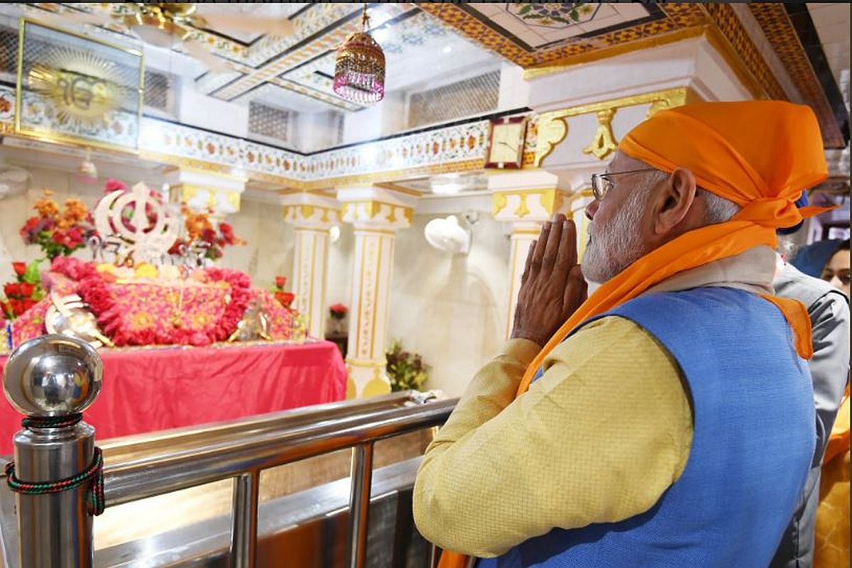 Ahead of Kartarpur inauguration, PM Modi pays obeisance at Gurdwara Ber Sahib in Sultanpur Lodhi