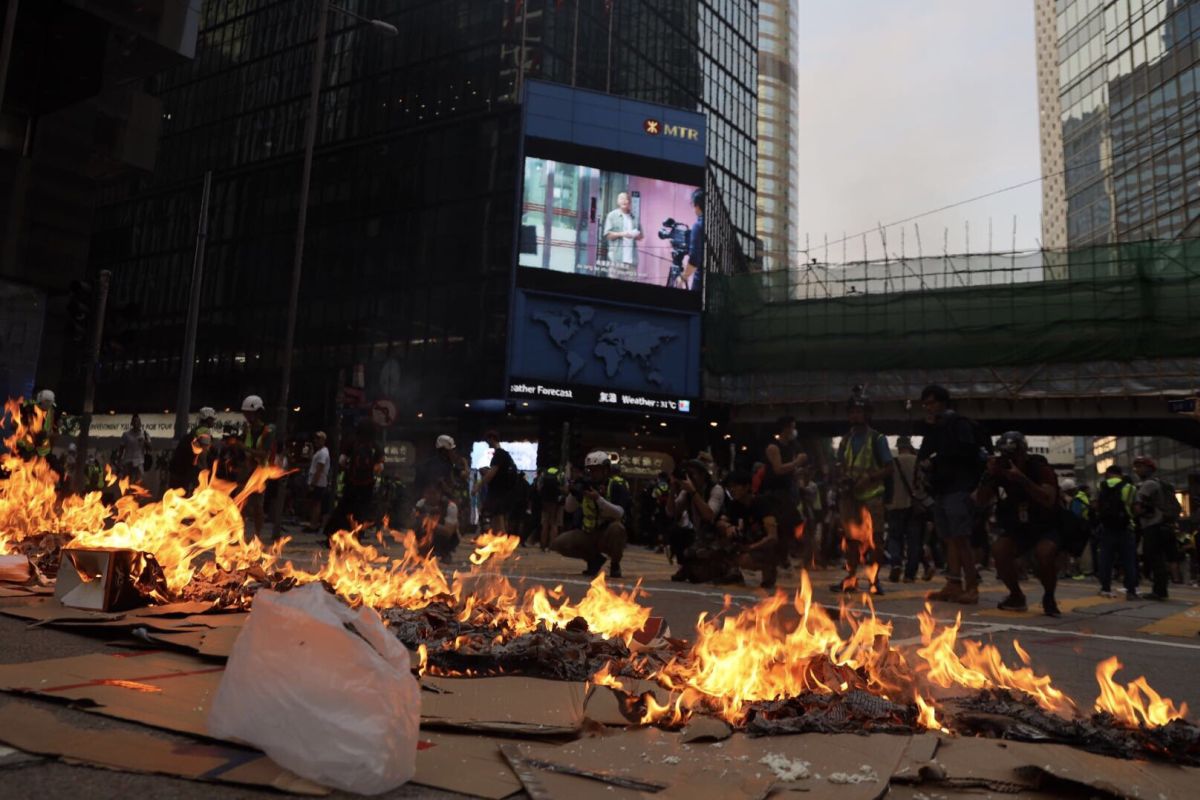 Hong Kong braces for violent clashes on 4th day of protests