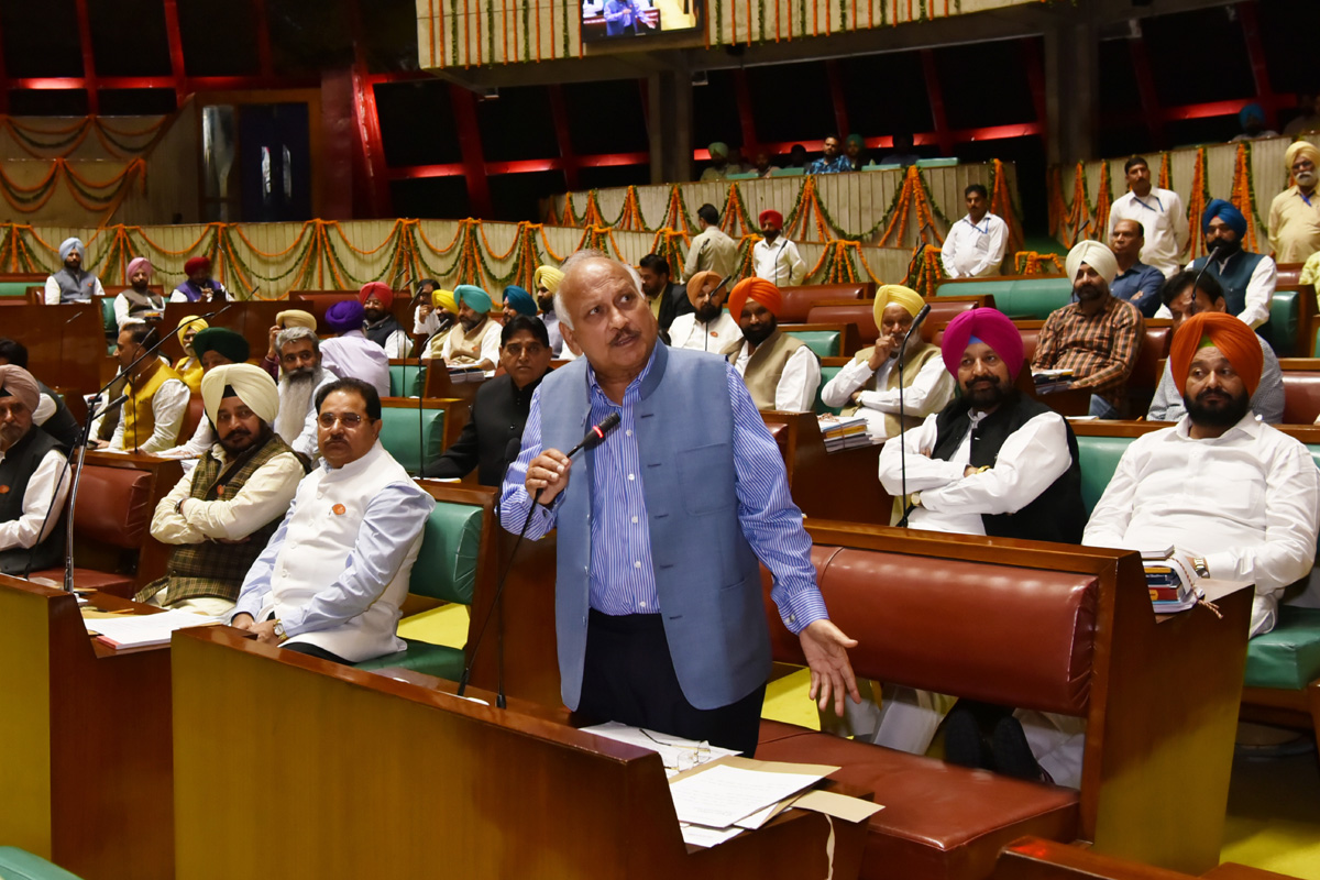 Punjab parties pass resolution to allow Sikh women to perform Kirtan Sewa