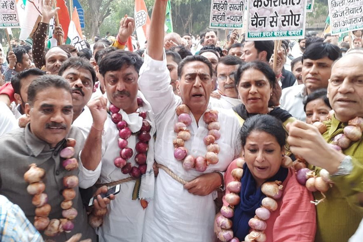 Delhi Congress holds massive protest against Delhi, Central governments over onion price