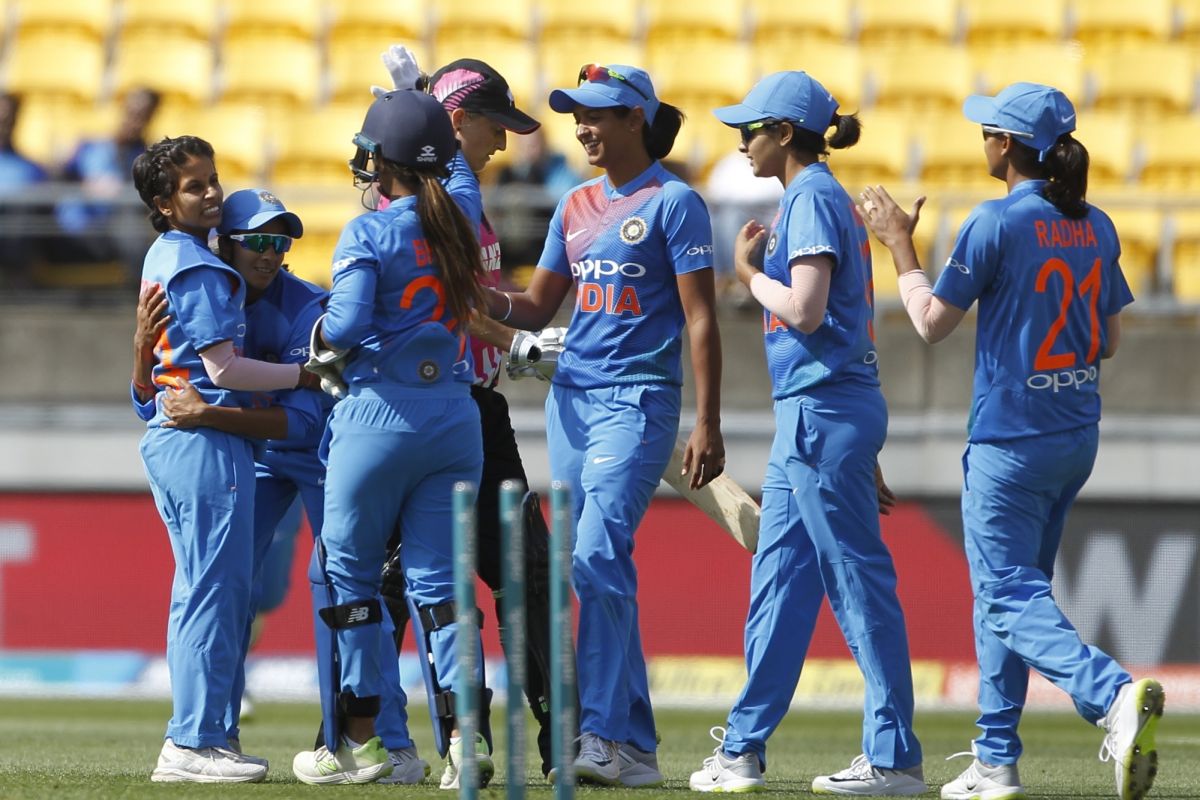Women’s tri-nation series: India lose again, succumb to 4-wicket defeat against England