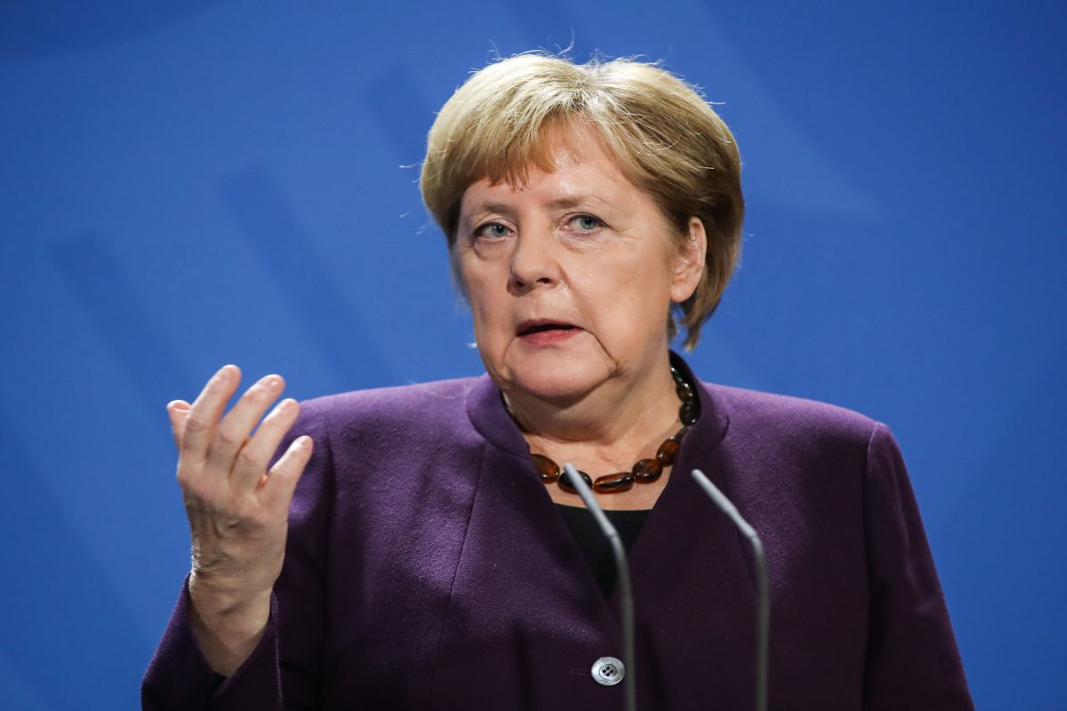 30 years after fall of Berlin Wall, Angela Merkel urges Europe to defend freedom