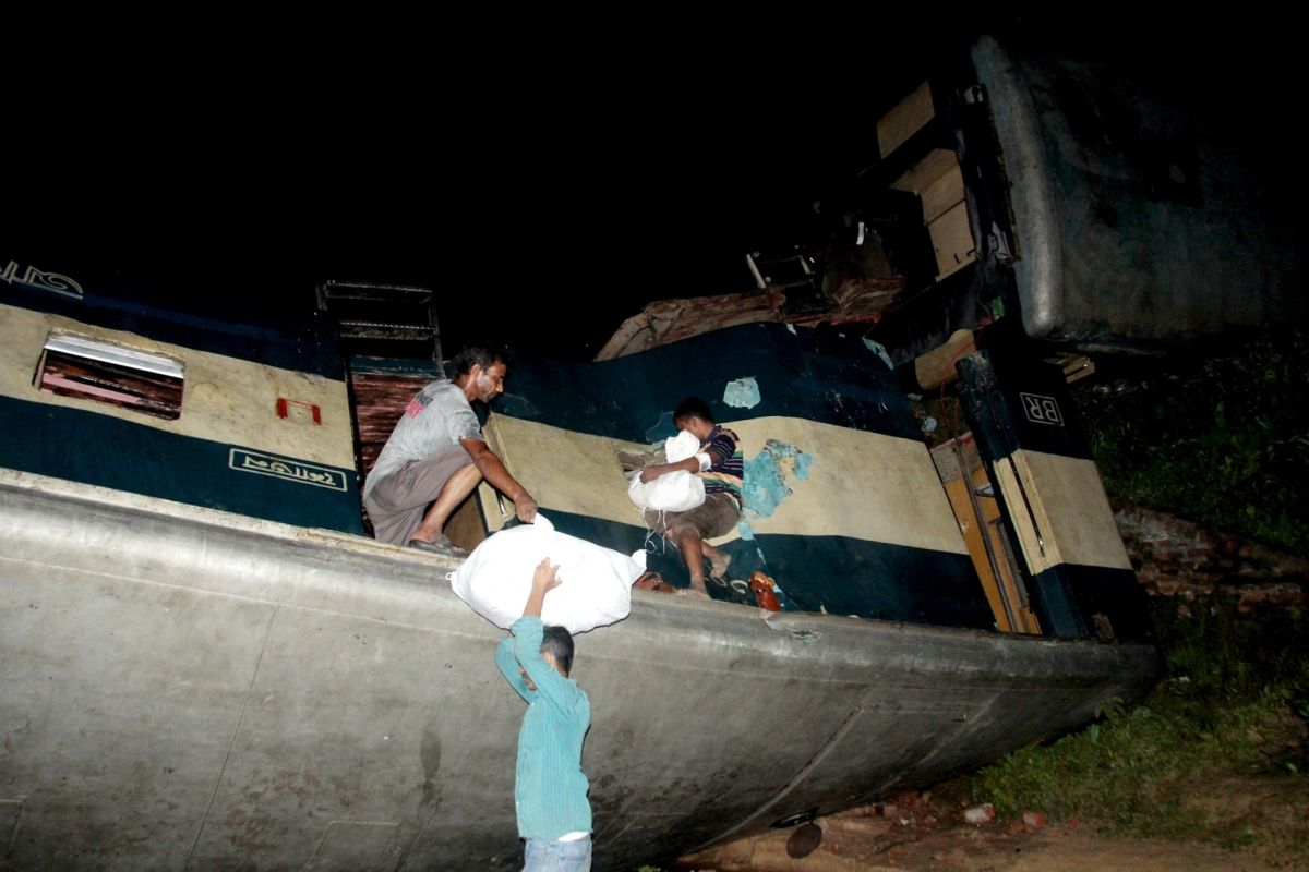 15 dead after two trains collide in Bangladesh, several injured