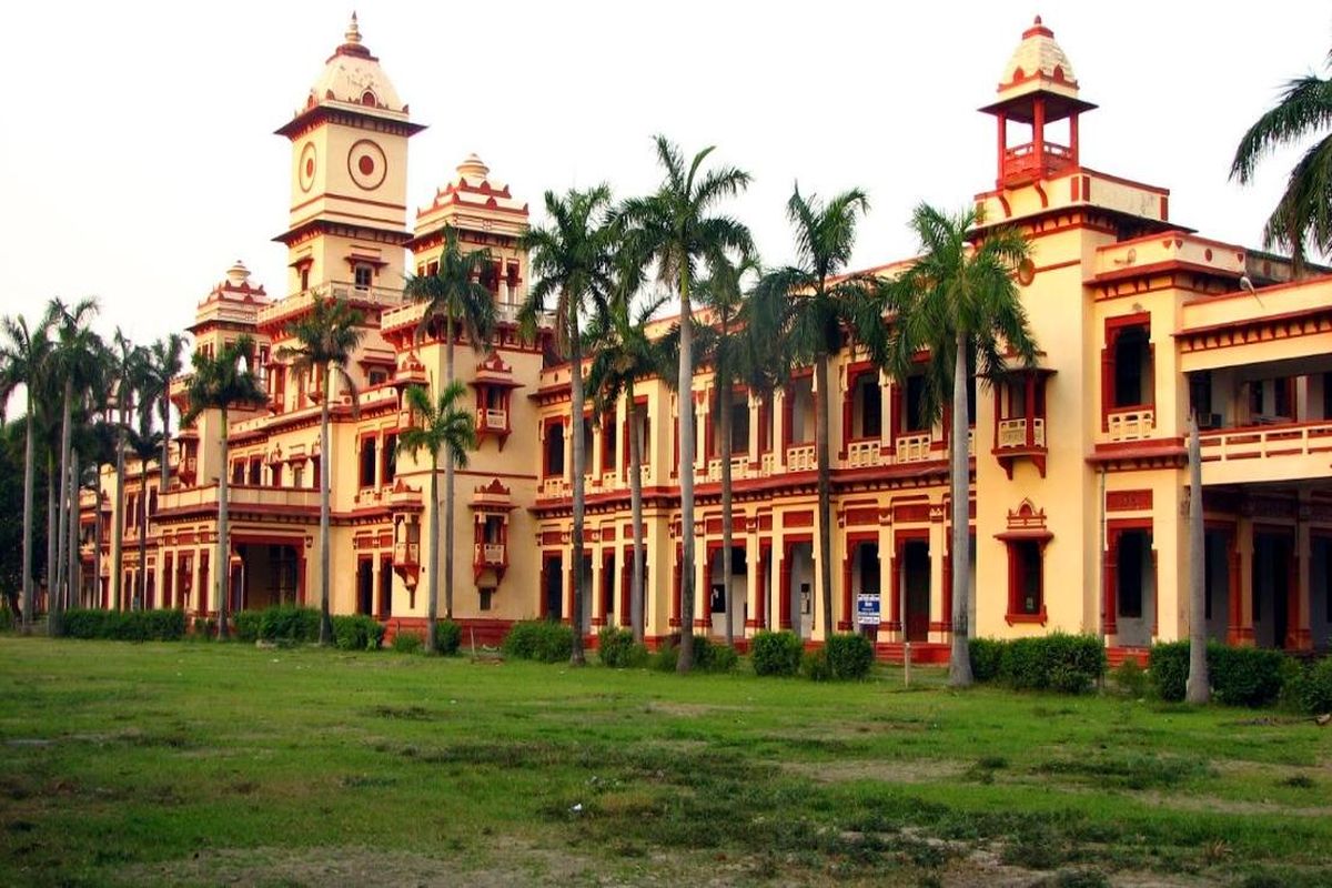 Students end protest at BHU, ask administration to shift Muslim professor to another faculty