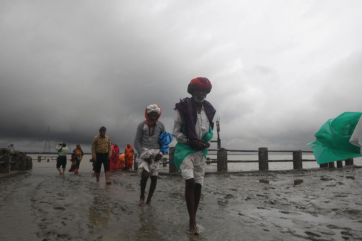Cyclone Bulbul passes Bengal, PM calls Mamata Banerjee to review situation