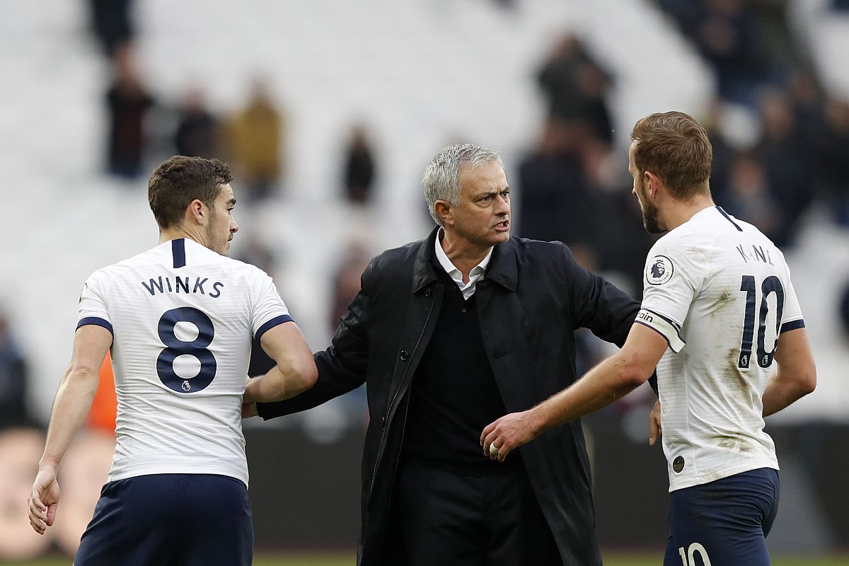 Mourinho lifts Tottenham Hotspur on debut; Manchester City, Liverpool keep title race alive