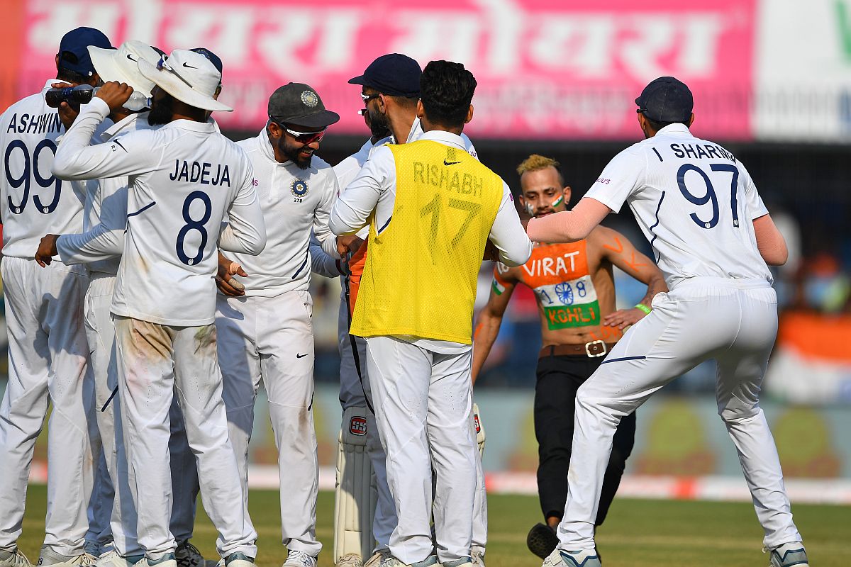 ‘Kohli fan’ sneaks onto field during India-Bangladesh Test