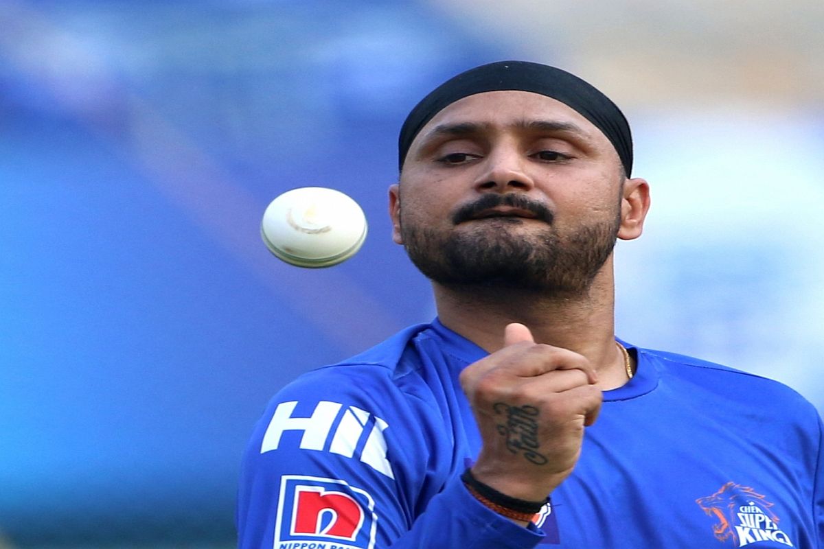 Watch | Harbhajan Singh recalls last-over six against Pakistan in Asia Cup, shares video
