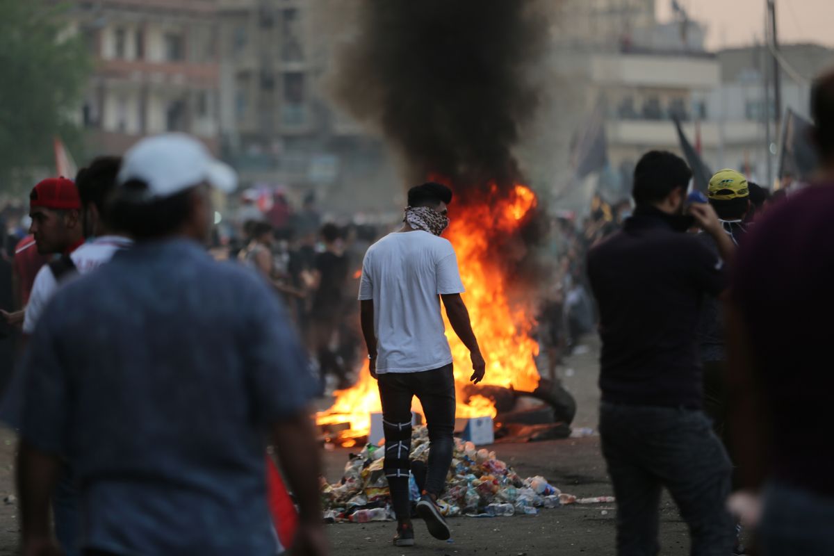 Hundreds of banks, government sites set on fire during unrest: Iran