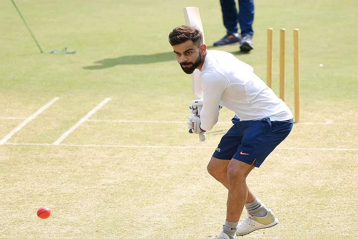 WATCH | Kohli plays gully cricket on Indore streets with children