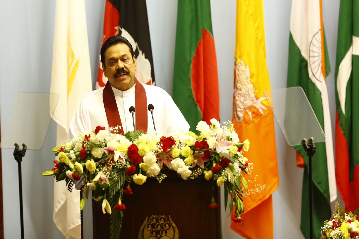 Mahinda Rajapaksa takes oath as new Sri Lanka Prime Minister