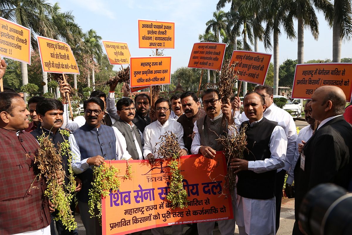 Shiv Sena stages walkout from LS over farmers issue, seeks immediate relief
