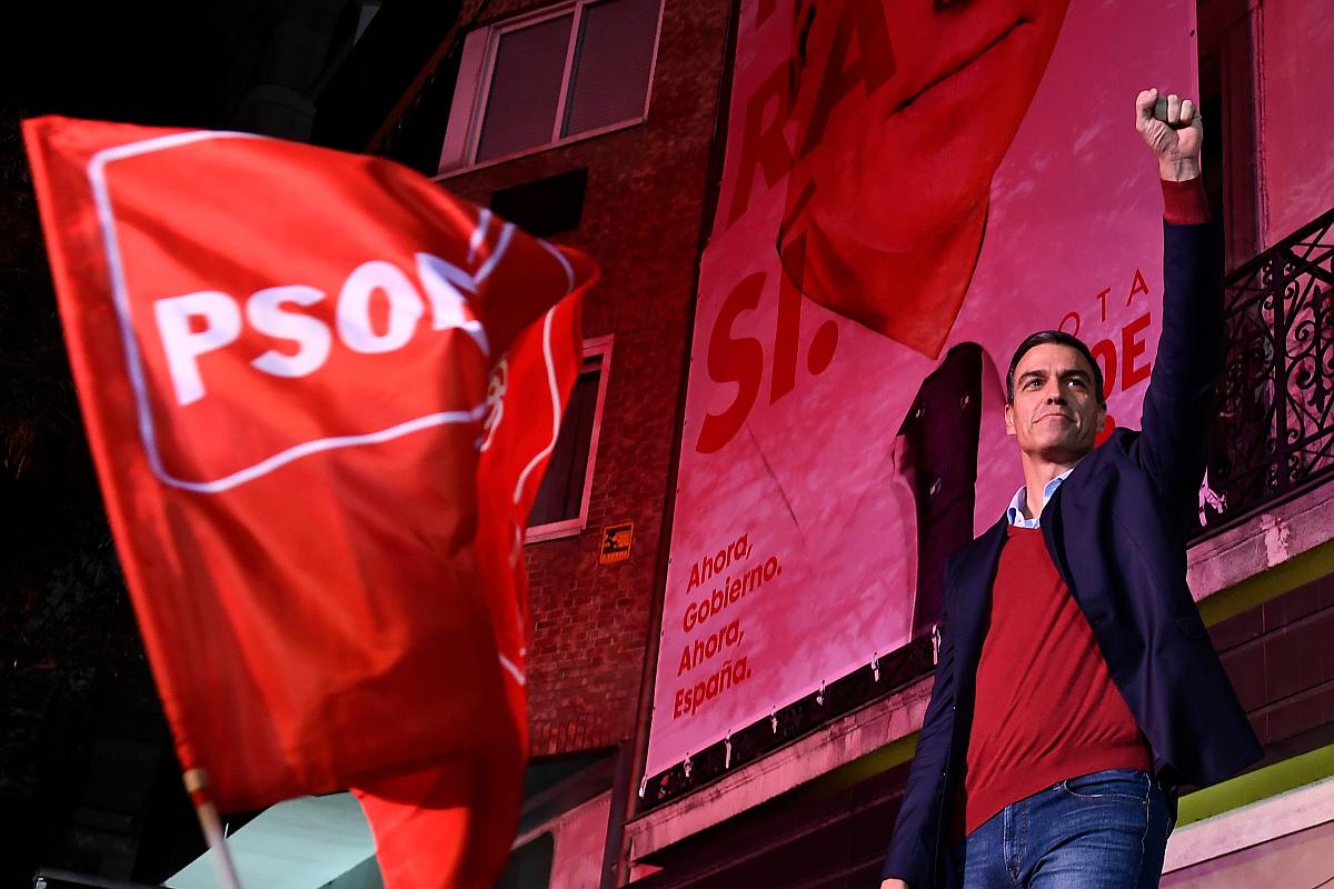 Spain elections: PSOE falls short of majority as far-right Vox makes big gains