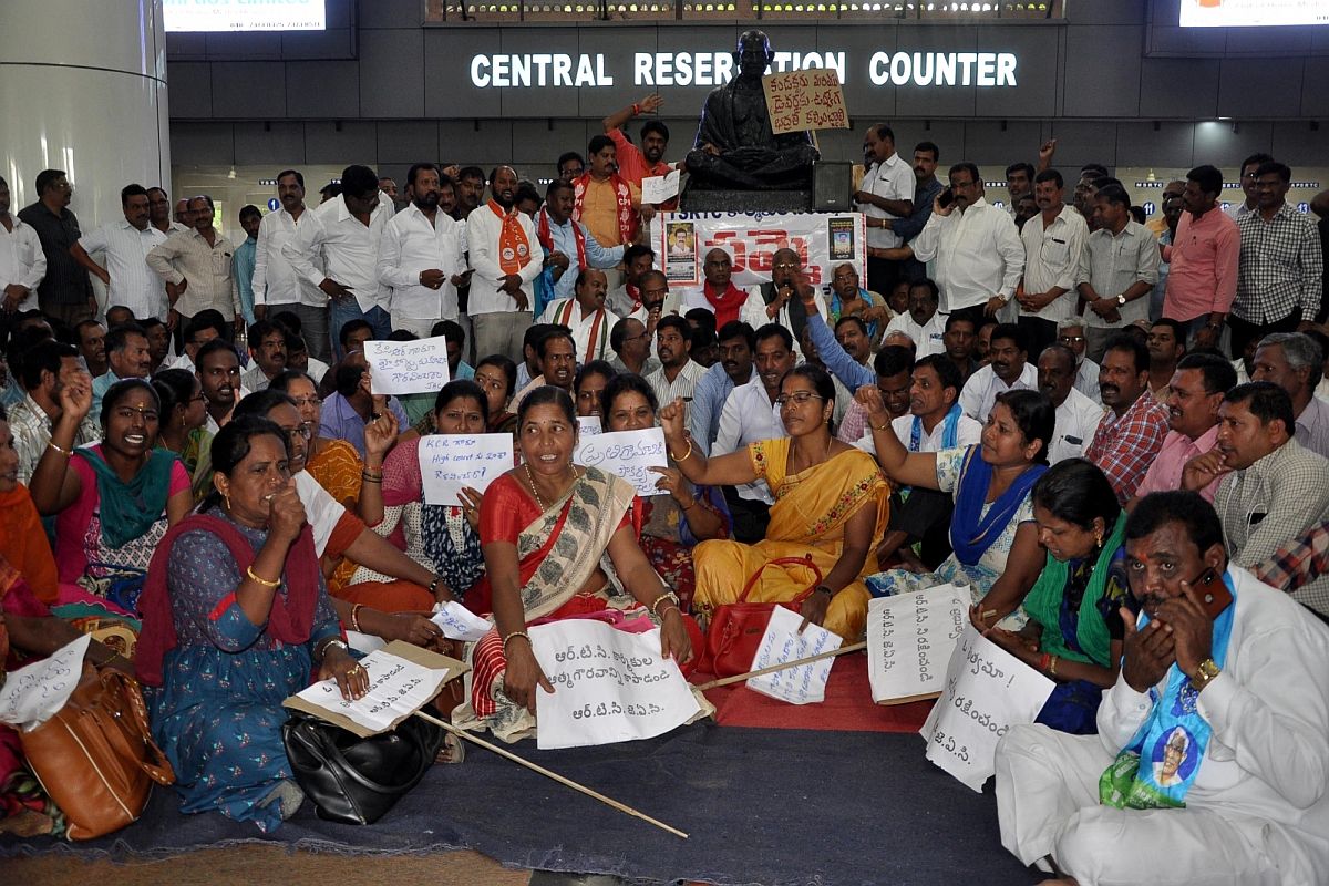 Telangana: StrikingTSRTC employees ignore deadline, ball in CM Rao’s court now