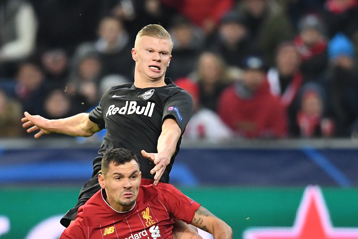 Watch | Erling Haaland throws water bottle in anger after Salah scored against Salzburg