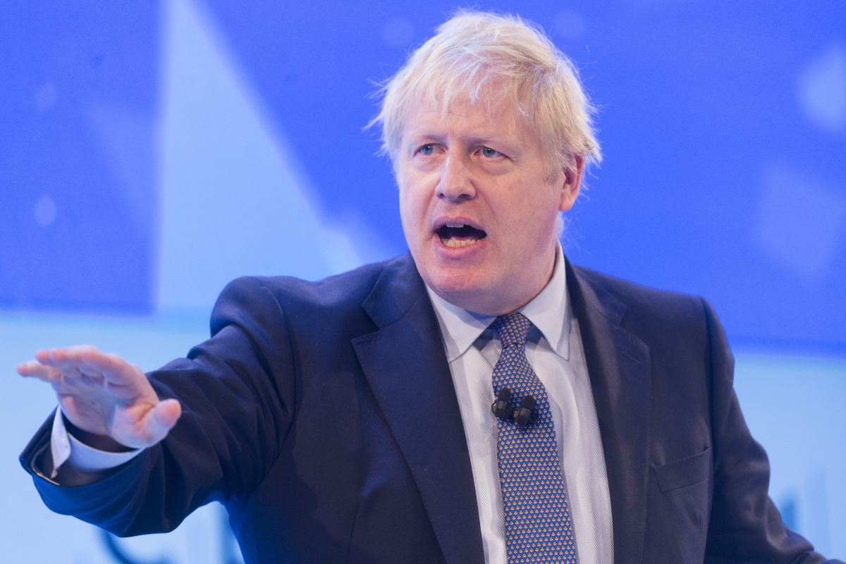 UK general election: Johnson first party leader to vote