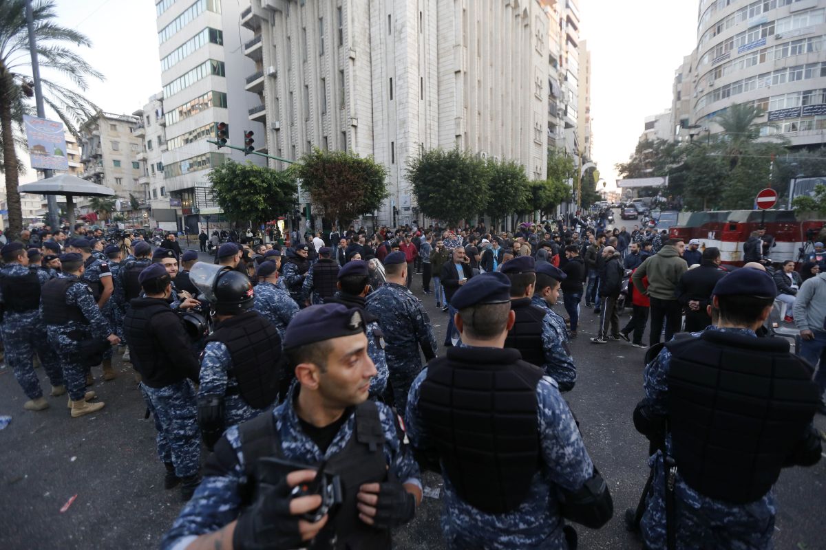 Hundreds protests in Lebanon against money withdrawal limits