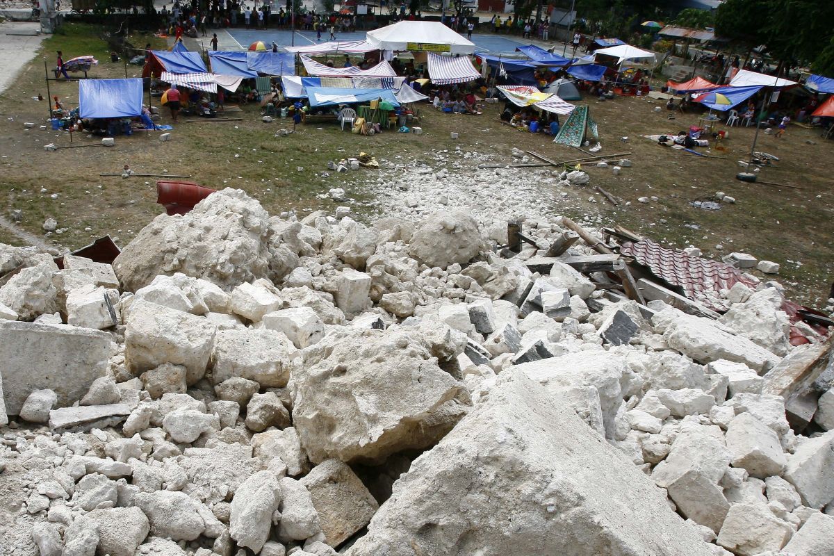 9 killed as 6.8 magnitude earthquake jolts Phillipines
