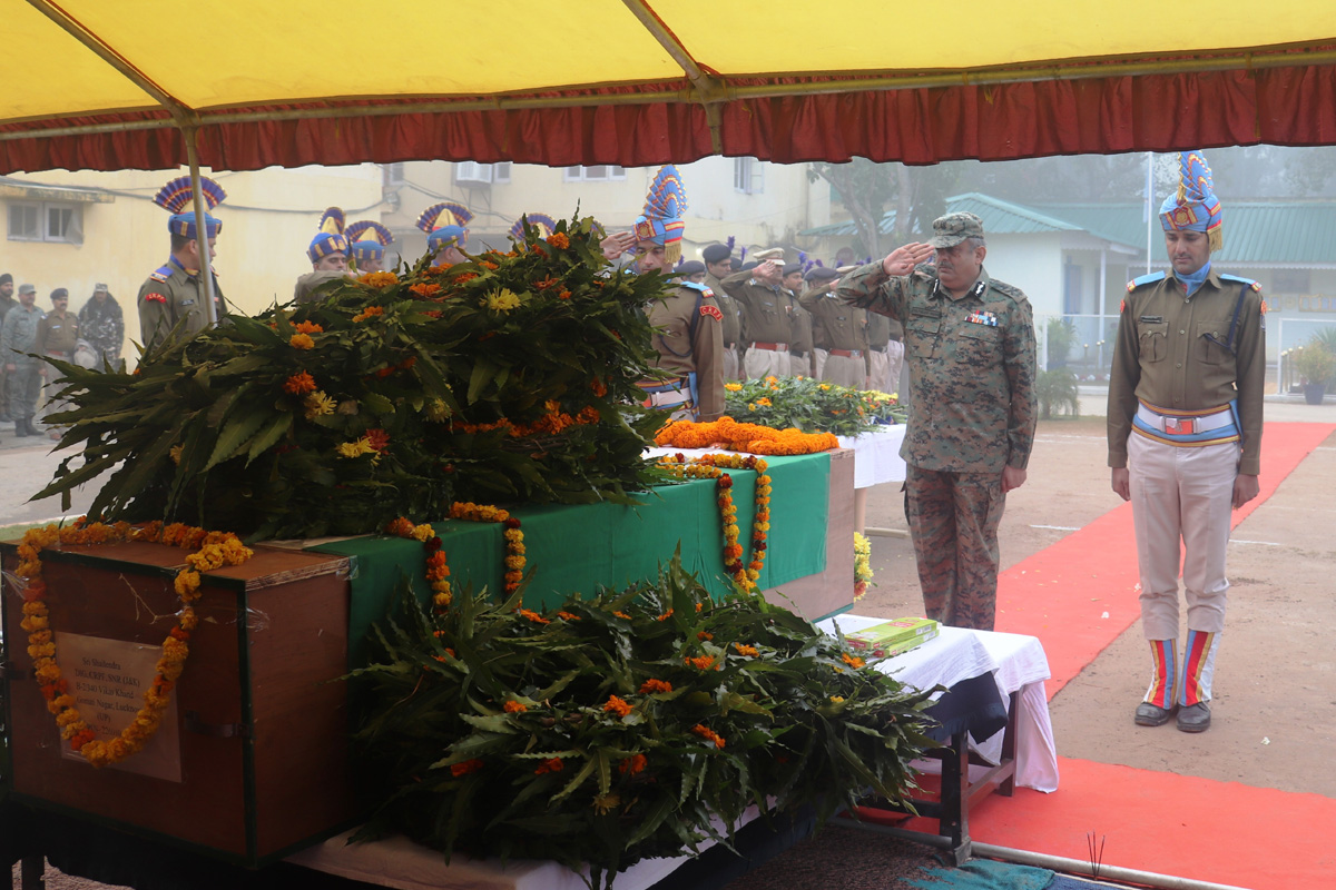 Tributes paid to CRPF’s DIG, constable killed in landslide