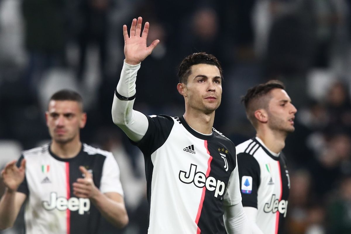 Cristiano Ronaldo’s brace helps Juventus regain joint top spot in Serie A as Inter held in Fiorentina