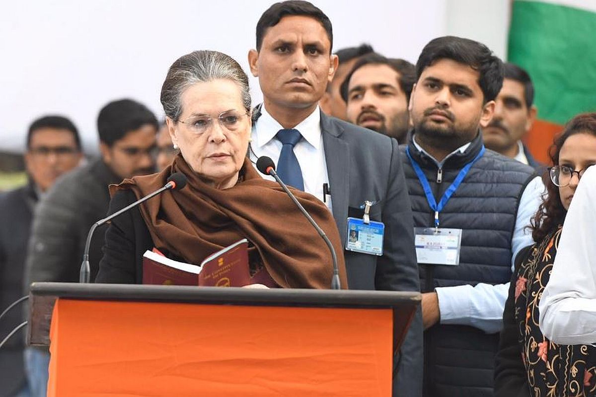 Sonia Gandhi dissolves Punjab Congress committee, state unit chief Jakhar remains