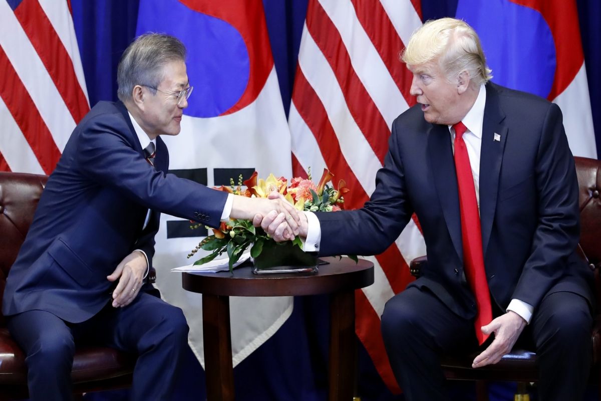 S Korea President Moon and Donald Trump agree to maintain dialogue over N Korea