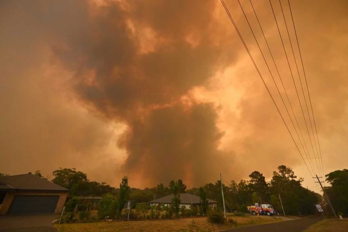 Australia PM Scott Morrison visits beleaguered firefighters, apologises for US holiday