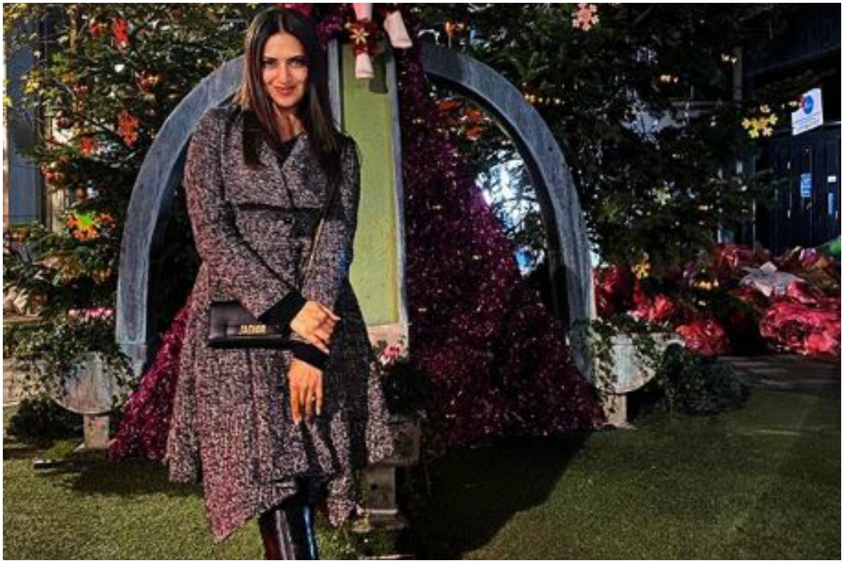 Divyanka Tripathi is giving out major Christmas feels in asymmetrical overcoat and decor; check now