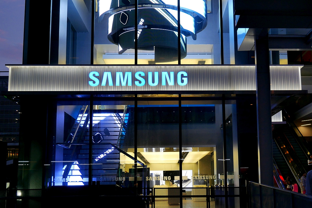 Samsung apologises after chairman jailed for interfering with union activity