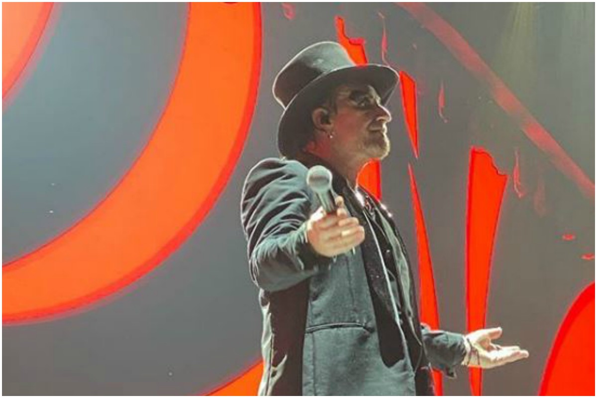 Malaika Arora shares pictures from U2 concert, beau Arjun Kapoor trolls her