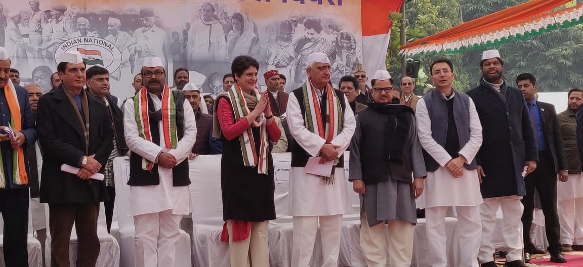 Congress worker breaches Priyanka Gandhi’s security cordon in Lucknow, gets to meet her
