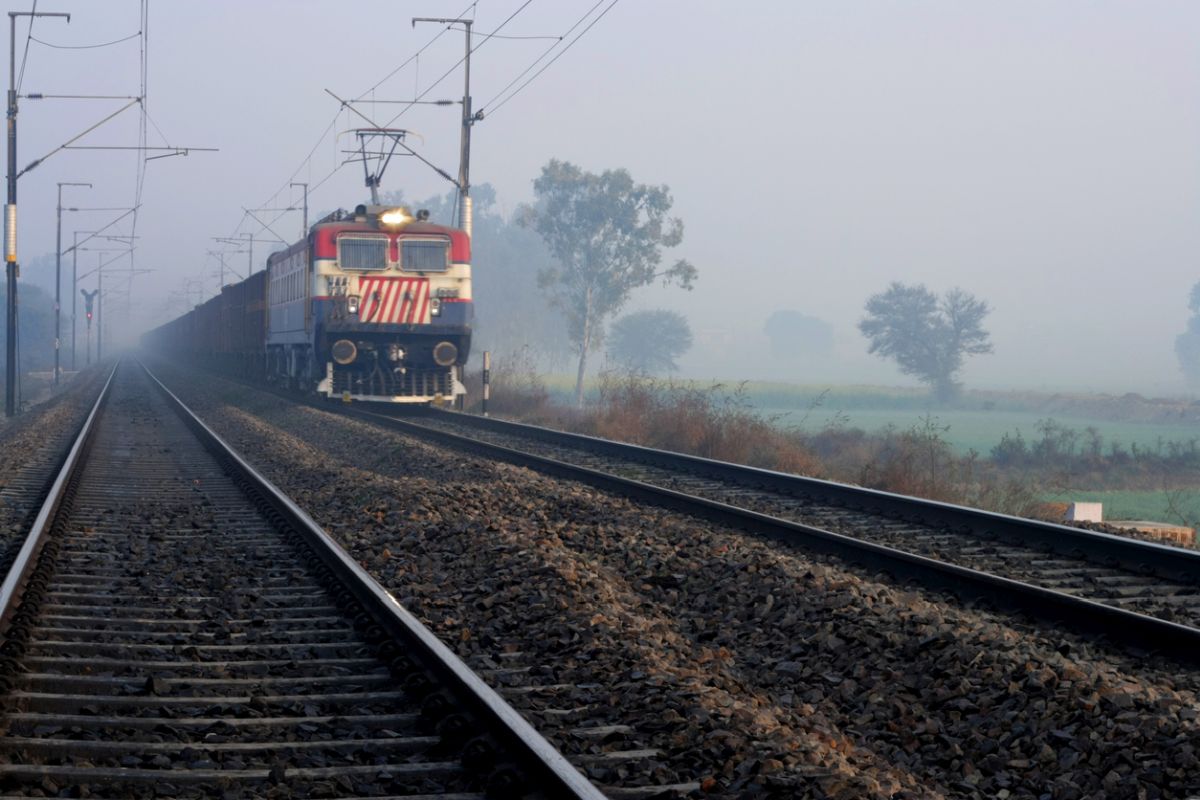 Over 100 trains delayed due to fog in Delhi, temperature dips to 6.4 degree Celsius