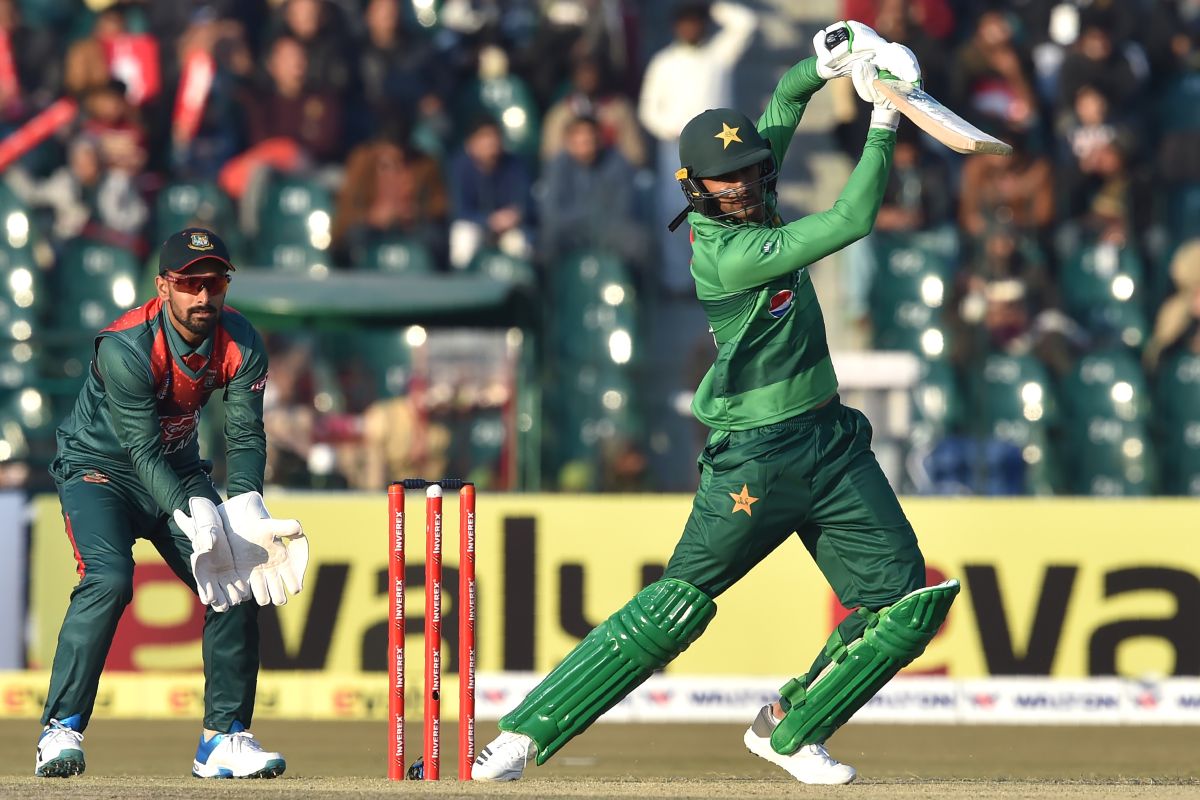 Shoaib Malik helps Pakistan beat Bangladesh by 5 wickets in 1st T20I