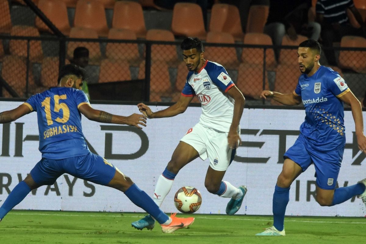 ISL: Mumbai beat Bengaluru to boost play-off hopes