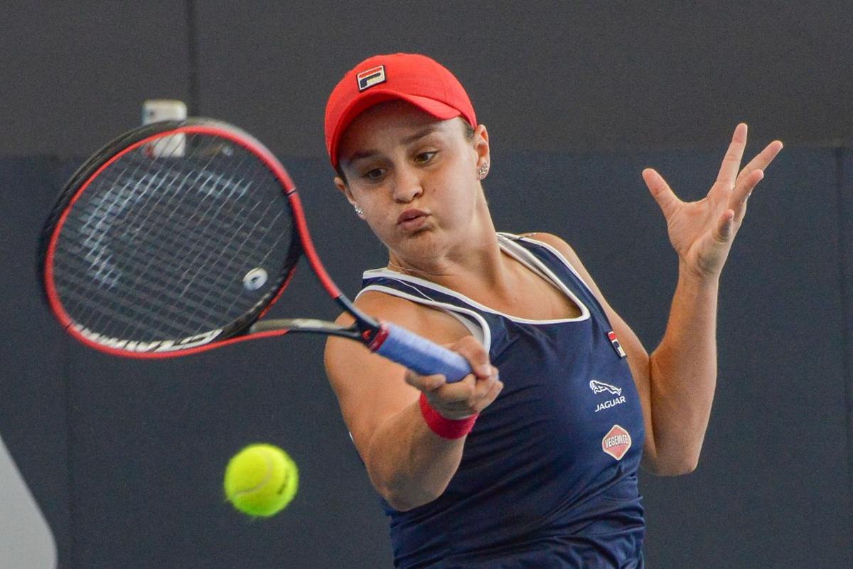 Ashleigh Barty fights to title victory at Adelaide International