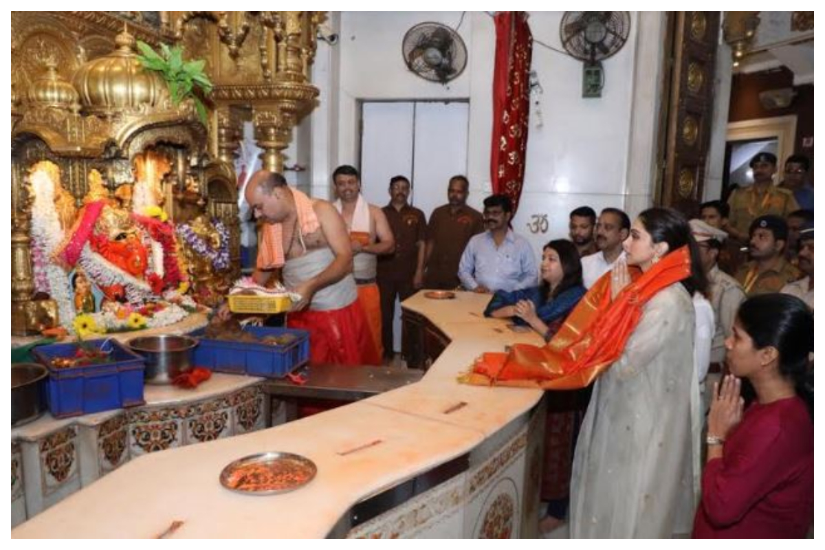 Deepika Padukone visits Siddhivinayak temple ahead of Chhapaak’s release