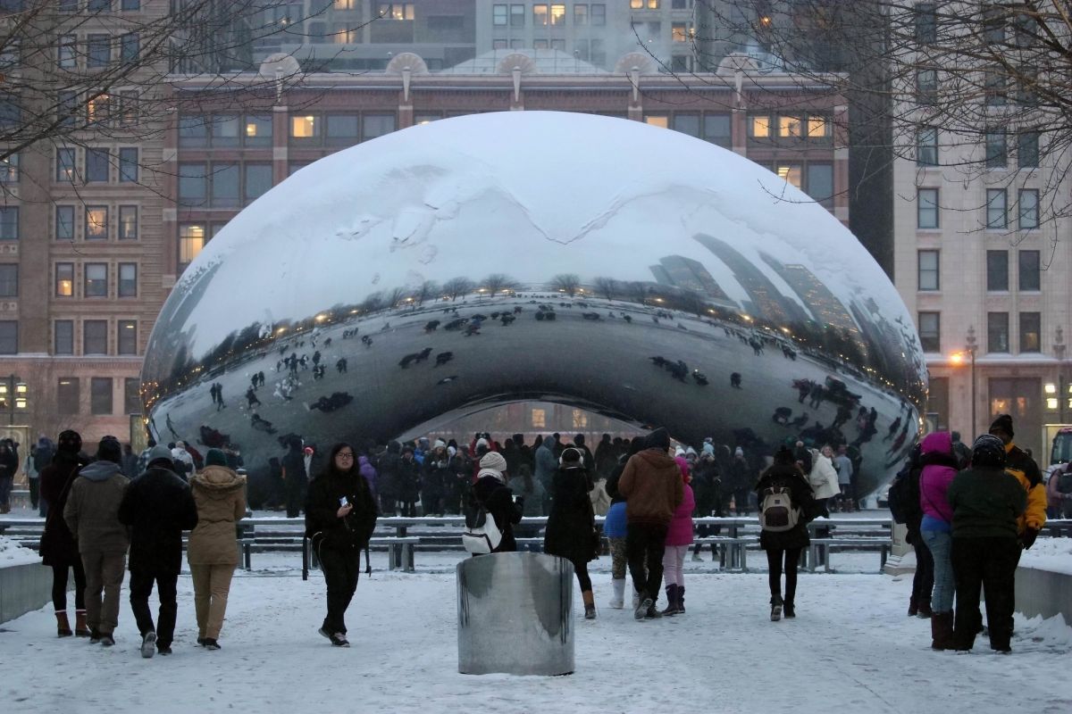 1,000 flights cancelled in Chicago amid winter storm
