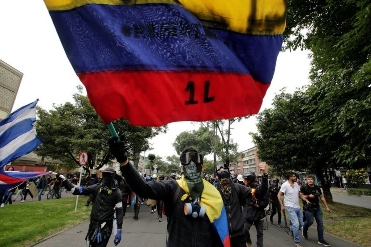 11 injured after anti-government protests turn violent in Colombia