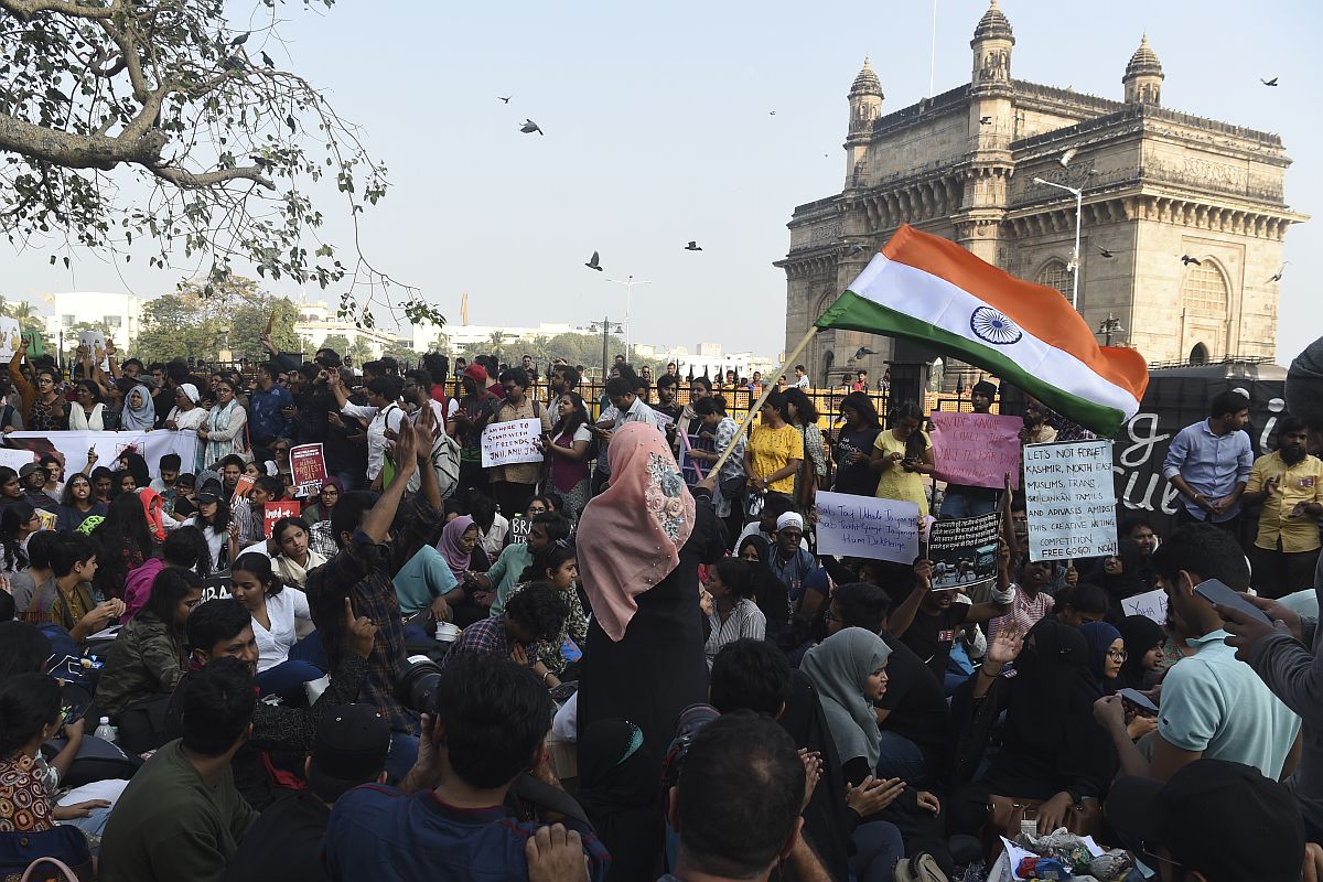 JNU violence: Protesters evicted from Gateway of India; ‘Free Kashmir’ poster emerges
