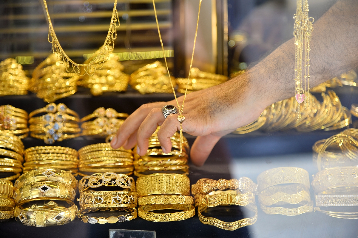 Gold futures dip Rs 182 to Rs 39,648 per 10 gm