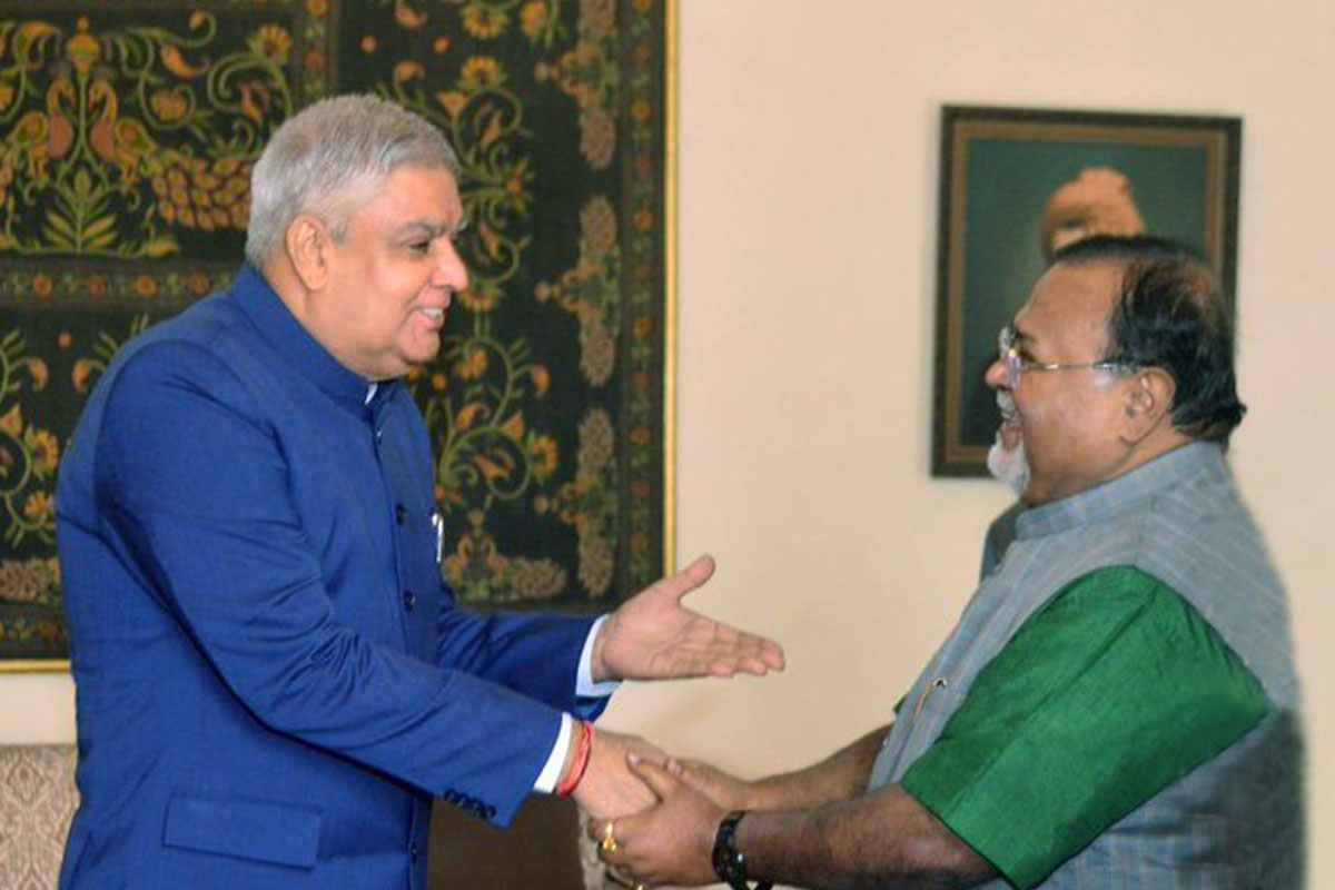 After series of spats, Partha meets Governor