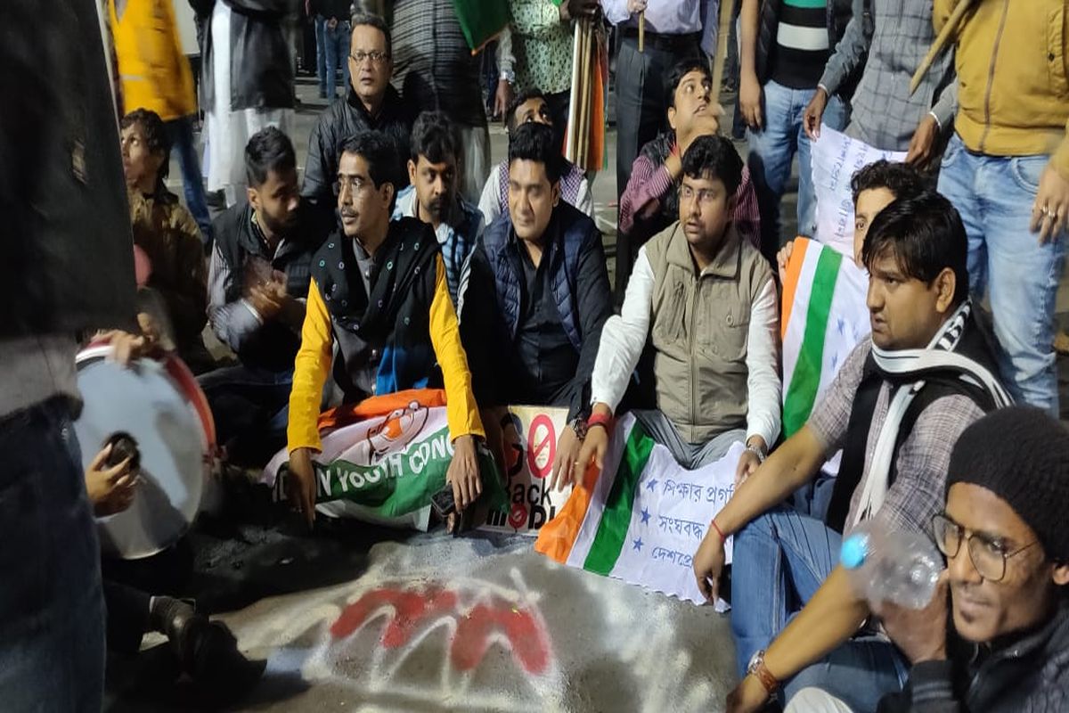 Congressmen shout ‘go back Modi’ slogan, wave black flag on PM Modi’s visit in Kolkata