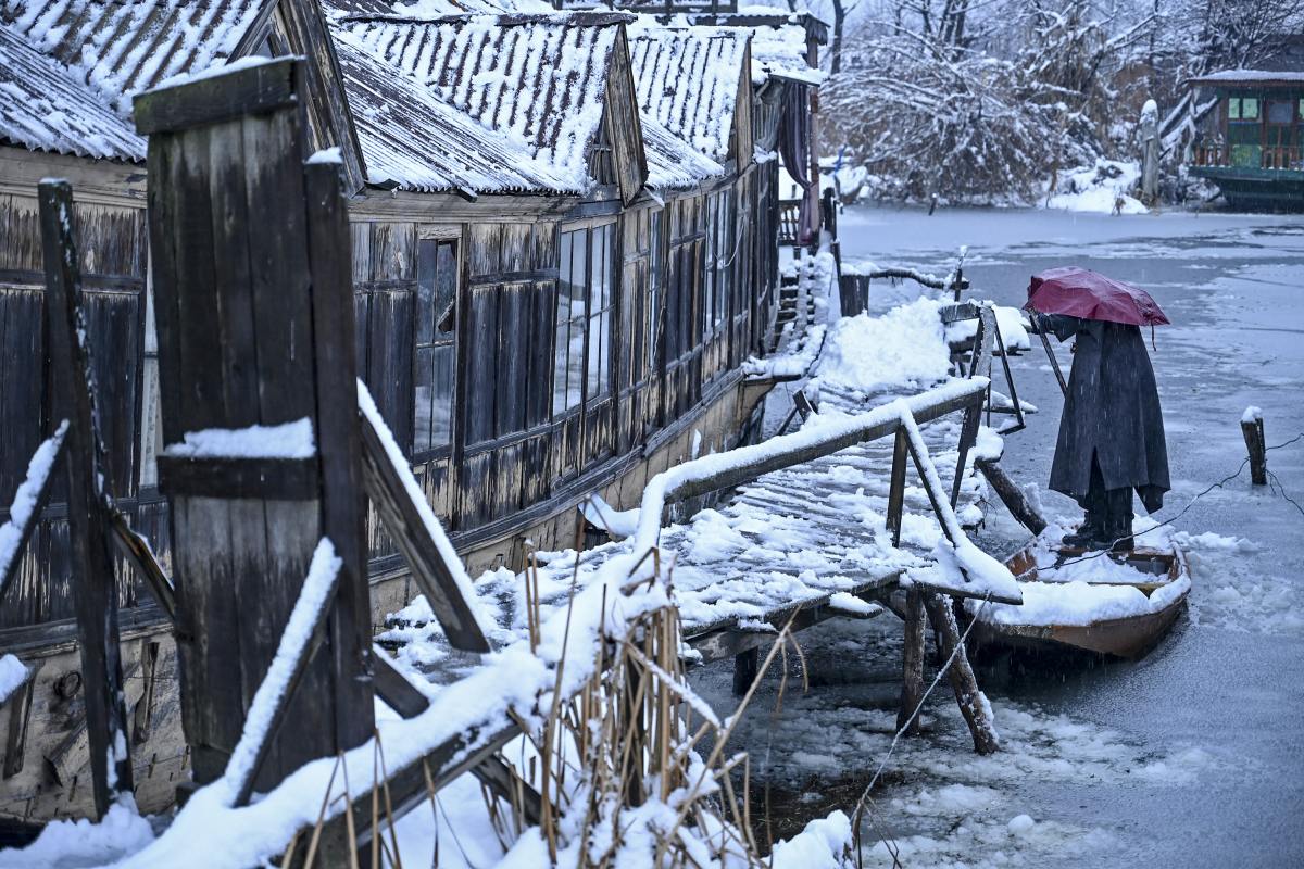 J&K Lt-Governor declares heavy snow as natural calamity