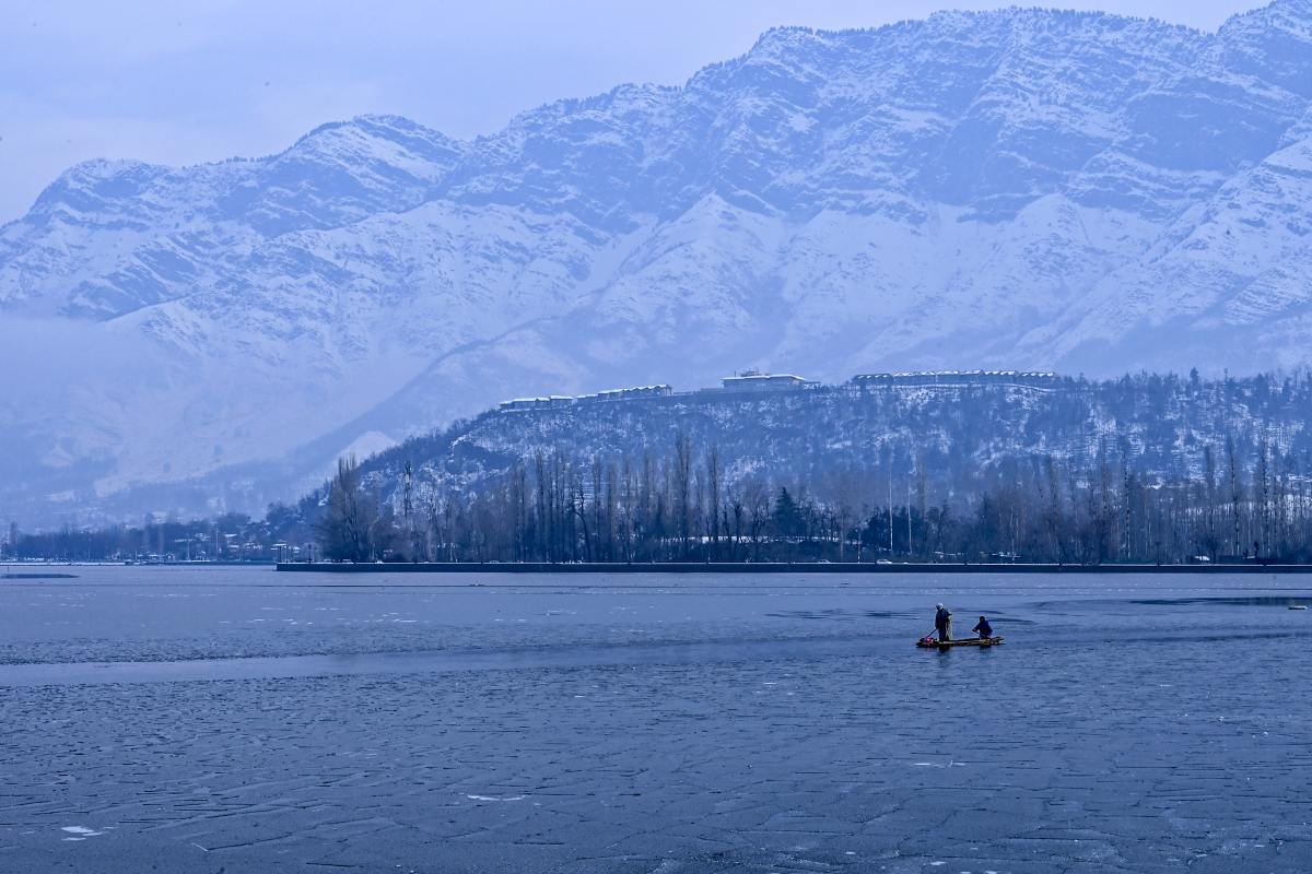 North India shivers as mercury dips; rain, snowfall forecast for Himachal Pradesh