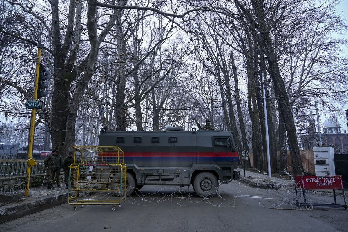 Cellphone services switched off in Kashmir Valley on R-Day eve, now restored