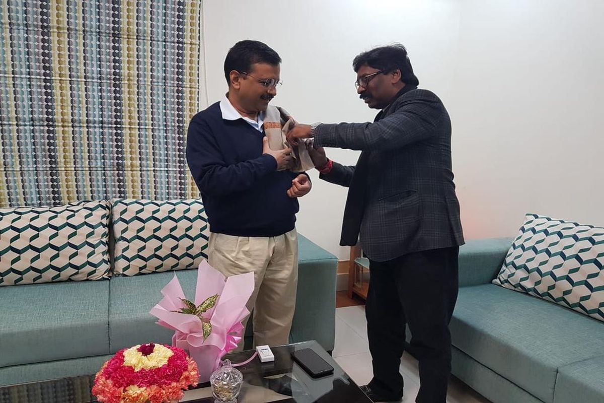 ‘Impressed with Delhi CM’s work in health, education sector’, says Hemant Soren