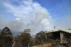 Australian navy comes to the rescue with beers for bushfire-hit town
